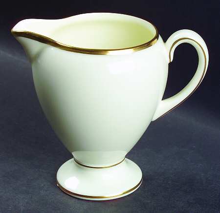 Majesty Gold Globe Shape Creamer