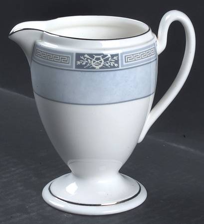 Bellamont Hall Globe Shape Creamer