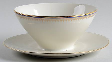 WIG384 Gravy Boat with Attached Underplate