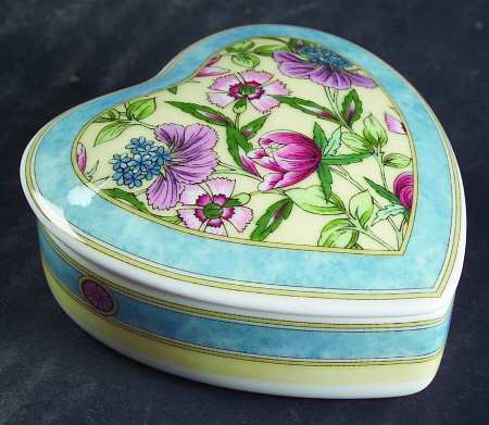 Sarah Heart Shape Box & Lid