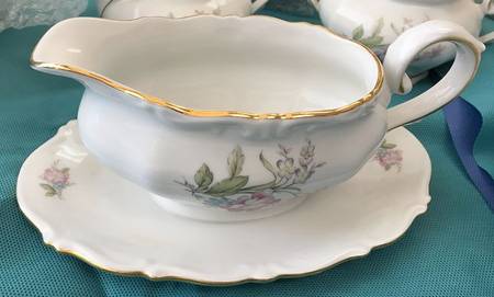 WIG407 Gravy Boat with Attached Underplate