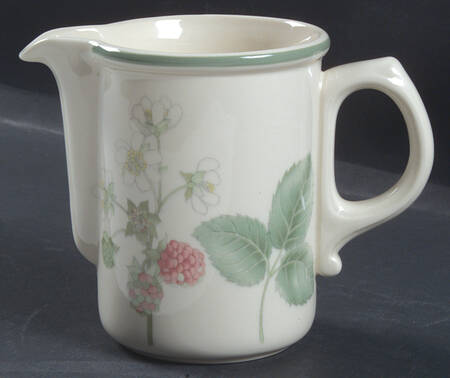 Raspberry Cane (Trim On Edge) 8 Oz Jug