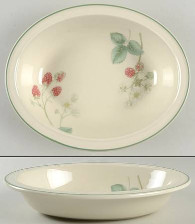 Raspberry Cane (Trim On Edge) 9" Oval Vegetable Bowl