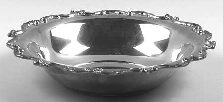 La Reine (Silverplate, Hollowware) Medium Round Vegetable Bowl by Wallace Silver