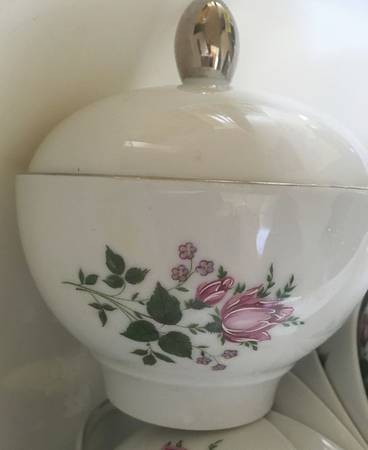 WIG434 Sugar Bowl & Lid