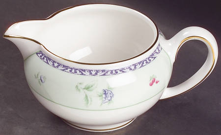 Meadow Field 146 Shape Creamer