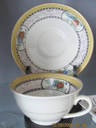 10045 Footed Cup & Saucer Set