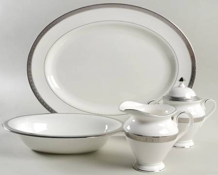 Newgrange Platinum 5 Piece Hostess Set