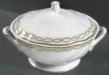 Royal Garland Round Covered Vegetable