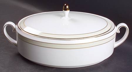Champagne Duchesse Oval Covered Vegetable