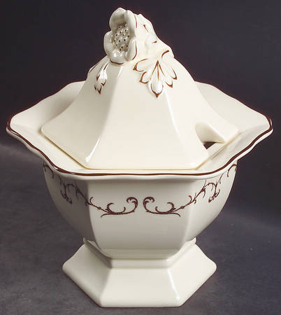 Queen's Filigree Hexagonal Covered Vegetable