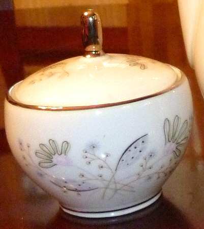 WIG599 Sugar Bowl & Lid