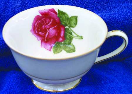 1005 Footed Cup