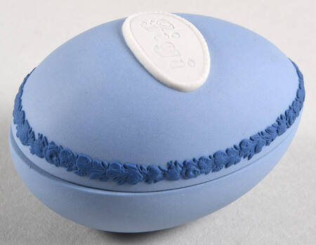 Cream Color and Portland Blue on Lavender Small Egg Box & Lid