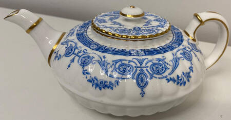 Y1304 Teapot & Lid