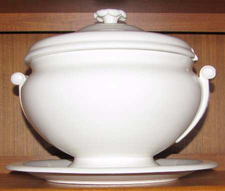 Grand Gourmet Tureen & Lid w/Underplate