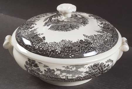 Romantic England Black Round Covered Vegetable