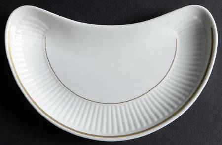 WW273 Crescent Salad Plate