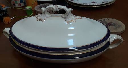 6696 Oval Covered Vegetable