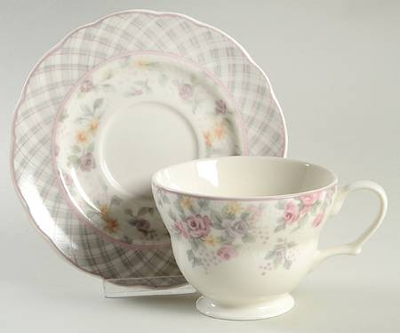 Clarise Footed Cup & Saucer Set