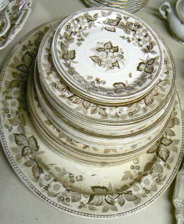 Bramble Brown (Center Design) Saucer