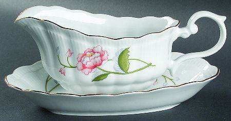 Trellis Gravy Boat & Underplate/Relish