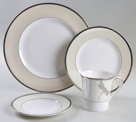 Lustreware Oyster 4 Piece Place Setting