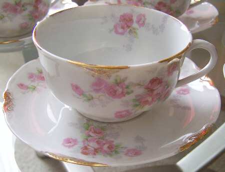 War142 Flat Cup & Saucer Set