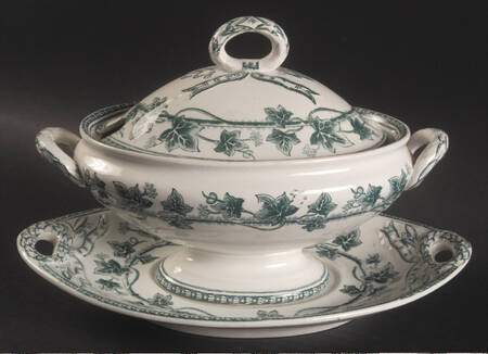 Ivy Green Sauce Boat & Lid with Underplate