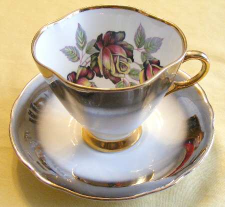 935-82 Footed Cup & Saucer Set