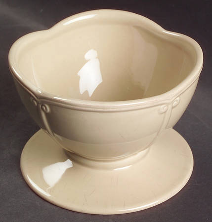Jasmine Pearl Footed Dessert Bowl
