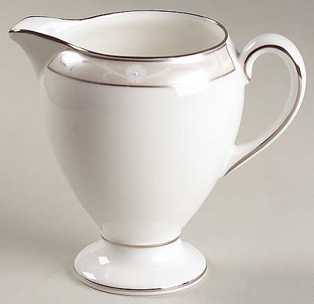 Icing Globe Shape Creamer