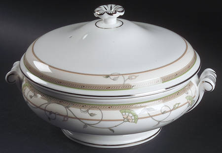 Heiress Round Covered Vegetable