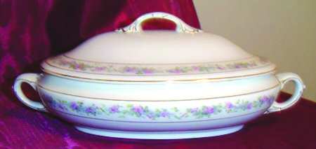 C197 Oval Covered Vegetable