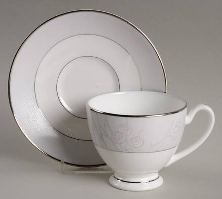 Chrysanthemum Footed Cup & Saucer Set