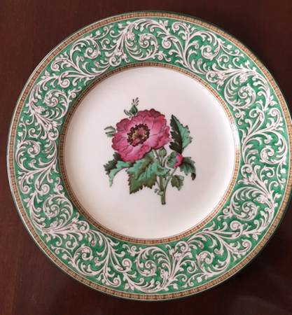 Praze Green (Enameled, Flower Center) by Wedgwood