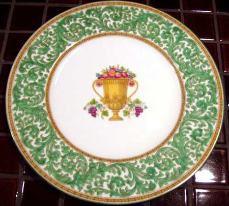 Prase Green (Enameled, Urn Center) by Wedgwood