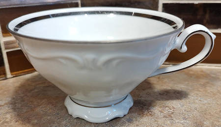 WIG822 Footed Cup