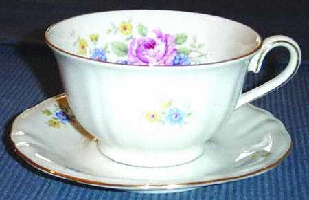 WIG824 Footed Cup & Saucer Set