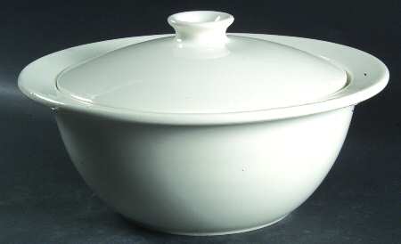Minimal Chalk 2 Qt Round Covered Casserole