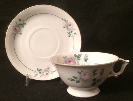 WIG831 Footed Cup & Saucer Set