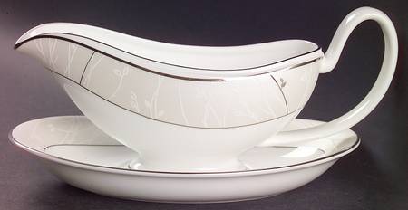 Lisette Gravy Boat & Underplate