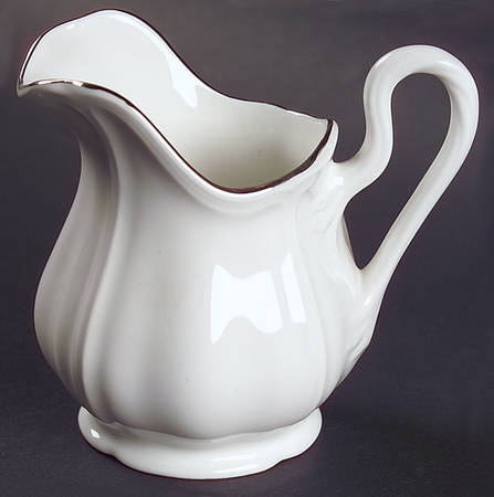 Queen's White Creamer