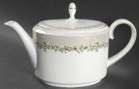 Holly Wreath Teapot & Lid
