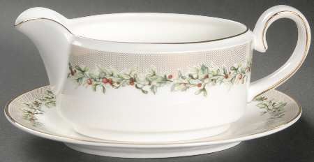 Holly Wreath Gravy Boat & Underplate
