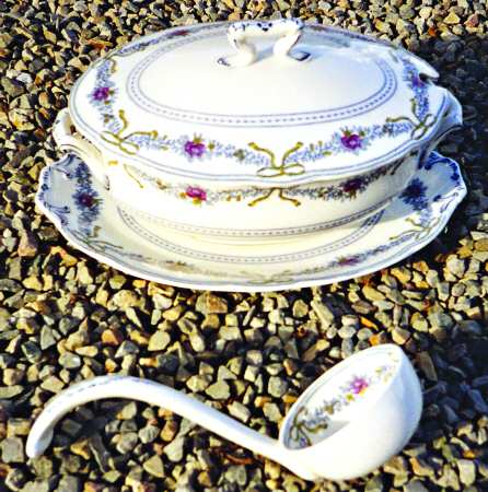 Antoinette Oval Tureen & Lid w/Ladle & Underplate