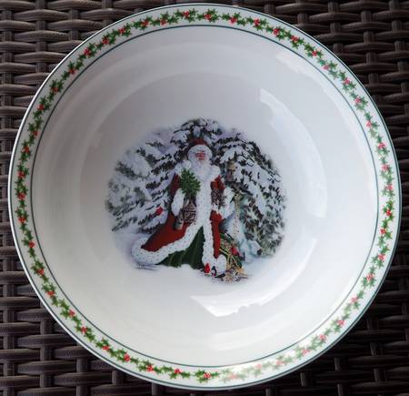 Father Christmas 10" Round Vegetable Bowl