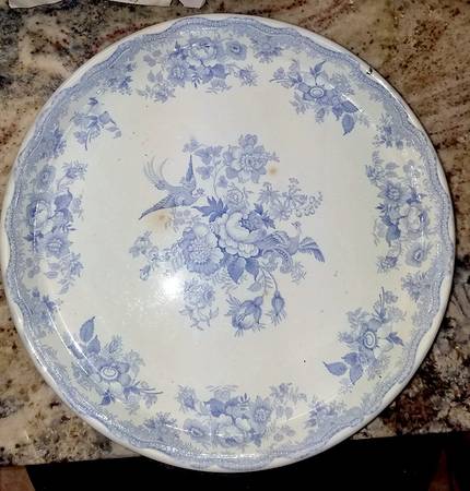 Asiatic Pheasants Blue (Older) Centerpiece