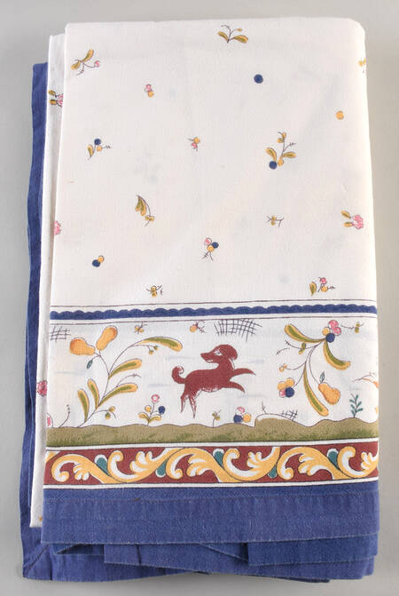 Provence (Castle Center) 70" X 90" Rectangular Tablecloth