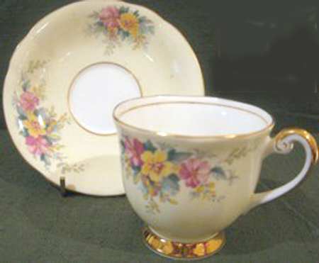 WID20 Flat Cup & Saucer Set